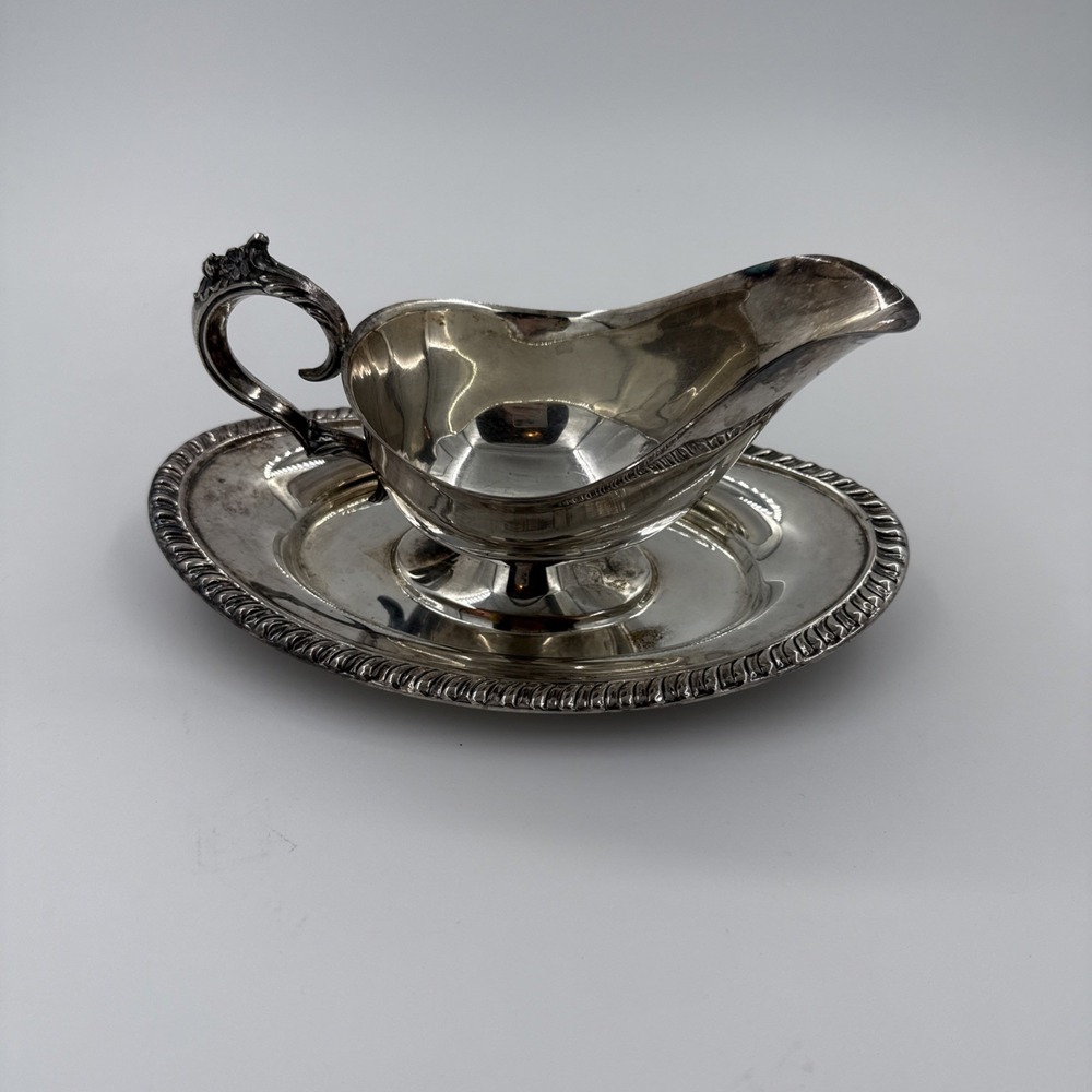 Vintage Wm. Rogers & Son Primrose Silver Plated Gravy Boat With Attached Tray
